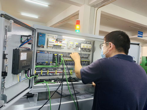 華順紀(jì)實(shí) 以真誠(chéng)服務(wù)客戶，以行動(dòng)詮釋信息系統(tǒng)集成價(jià)值